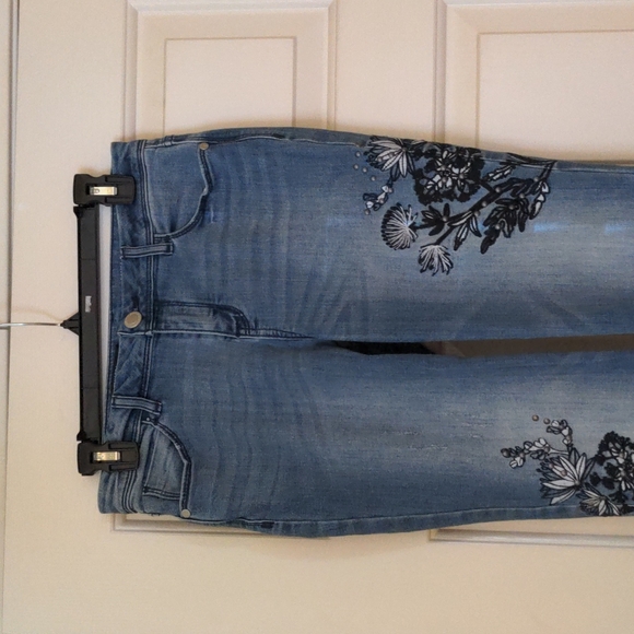 Vintage Y2K Style Women's Jeans with Floral Decal - Picture 2 of 6